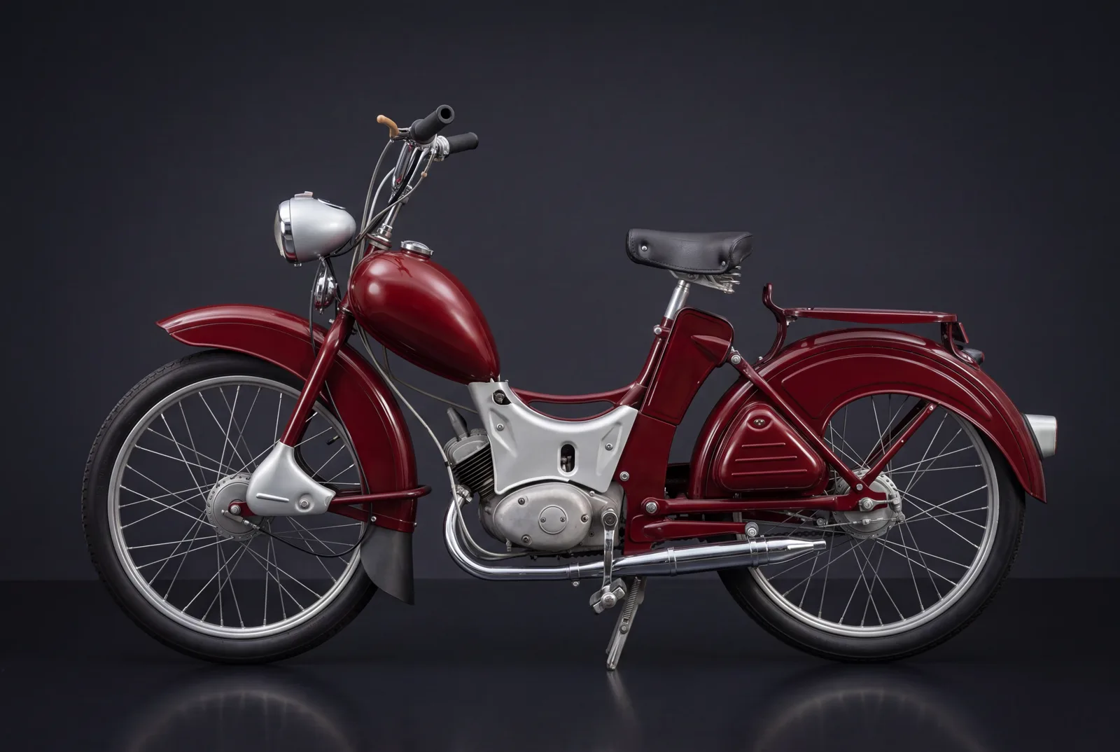 Dunkelrote Simson SR2, Studioaufnahme
